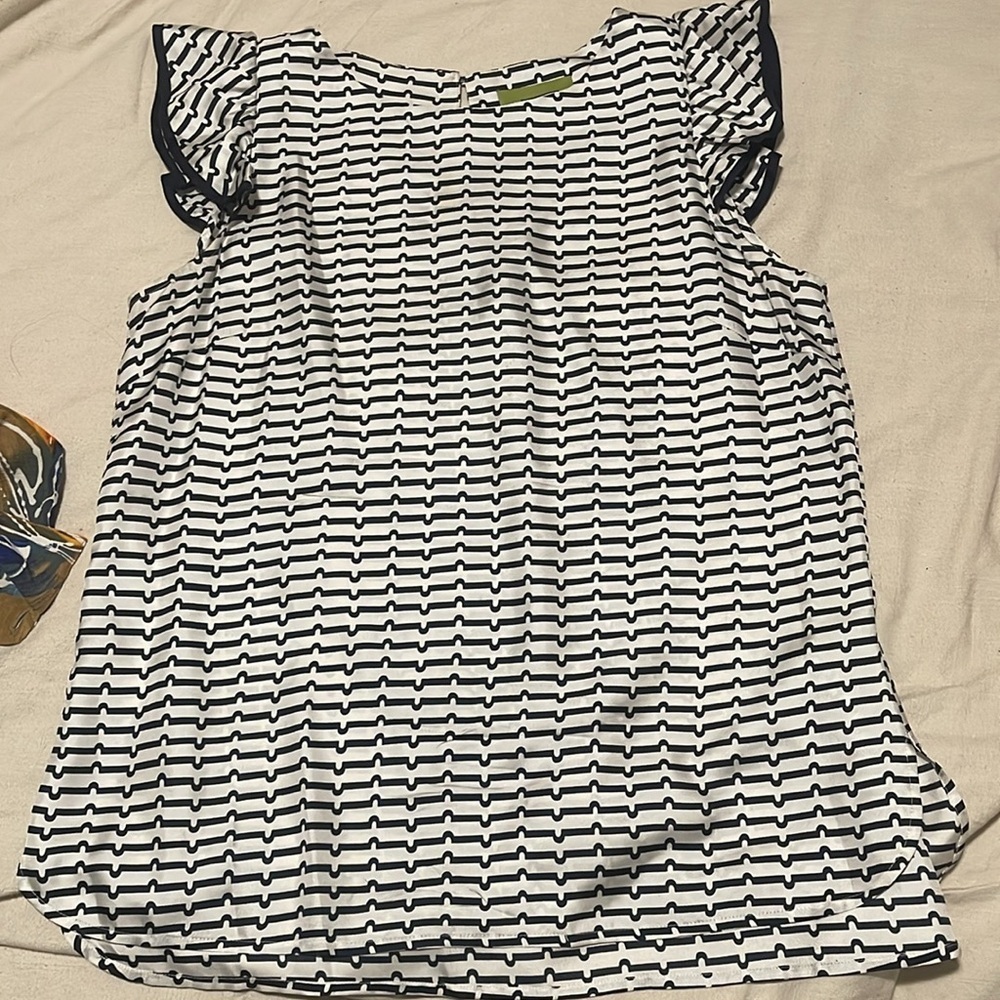 THE SKYE TOP
Elizabeth McKay - Picture 3 of 10